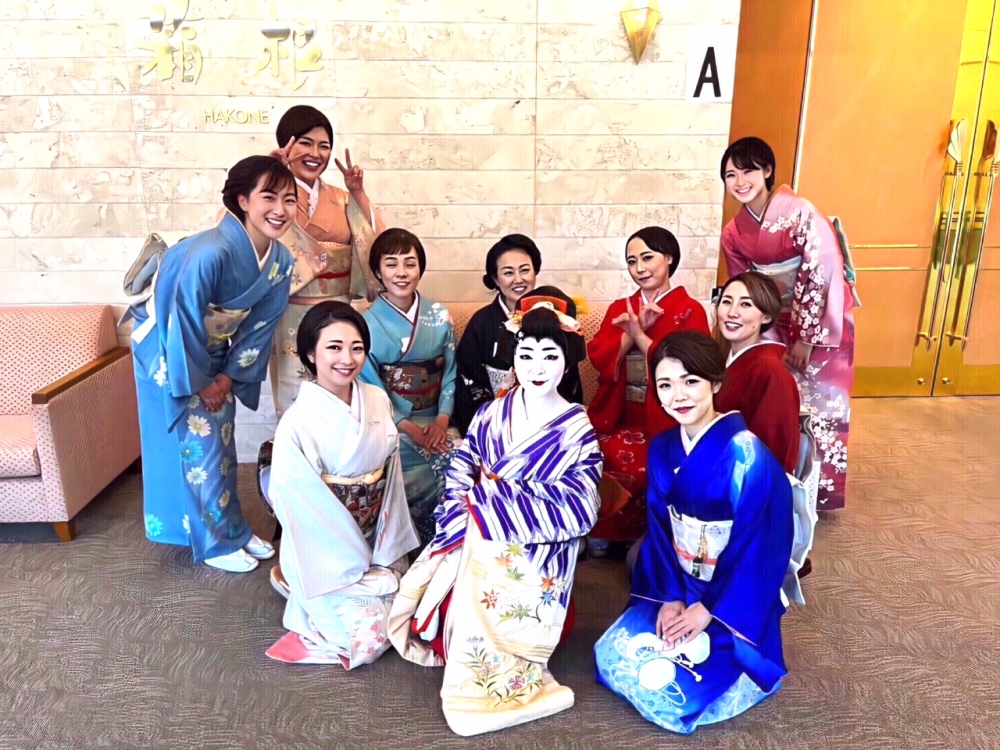 箱根湯本 松芳(まつよし)<br>
<br>
箱根町(箱根湯本)アルバイト・パート/コンパニオン求人/日払い・高時給・登録制バイト<br>
☆芸者・パーティーコンパニオン大募集！未経験者大歓迎♪日払い可！寮もあります☆