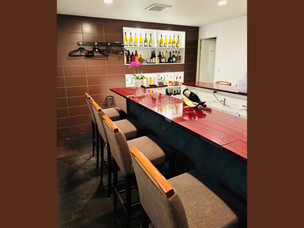 カウンターバー M2(エムツー)<br>
横須賀市(横須賀中央)ナイトワーク求人/カウンターバー募集/高時給・短時間バイト<br>
☆カウンター内だけなので安心♪夜のお仕事は初めてな方も大歓迎！経験者優遇☆<br>
着物や浴衣など和服にご興味のある方も大歓迎です♪