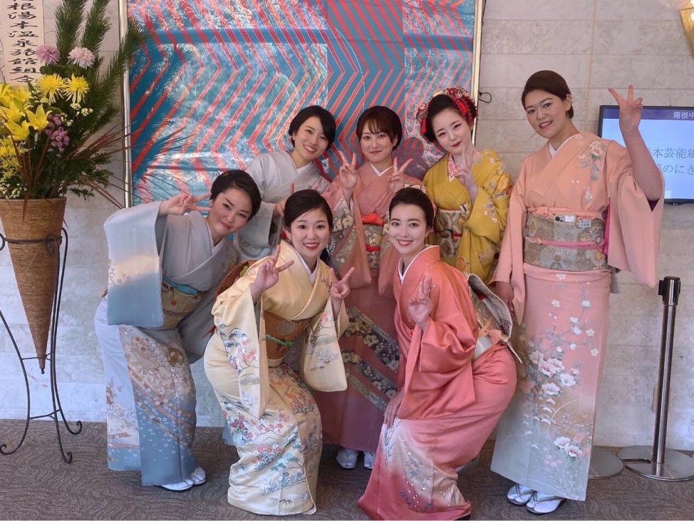 雪江田(ゆきえだ)
箱根町(箱根湯本)アルバイト・パート/コンパニオン求人/日払い・高時給・登録制バイト
洋装/和装コンパニオン＆芸者さん大募集中！日払いOK！託児所＆託児手当あり♪
寮も完備で箱根に引っ越してきて働くことも可能◎